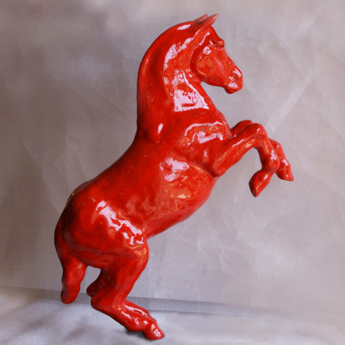 Cheval cabré émaillé rouge #2023